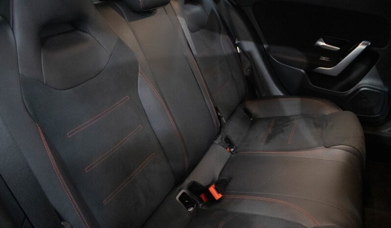 MERCEDES-BENZ Classe A 180 D AMG LINE completo