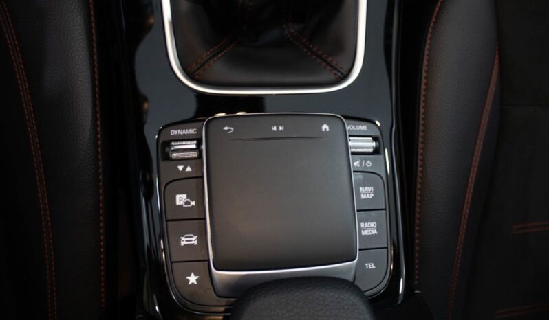 MERCEDES-BENZ Classe A 180 D AMG LINE completo