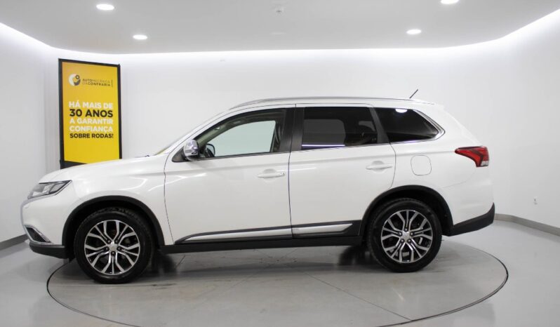 MITSUBISHI Outlander 2.2 DI-D INSTYLE NAVI completo