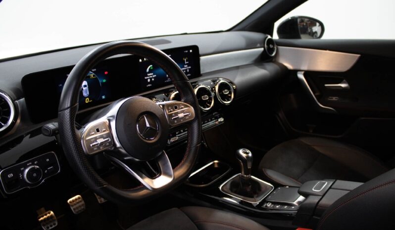 MERCEDES-BENZ Classe A 180 D AMG LINE completo