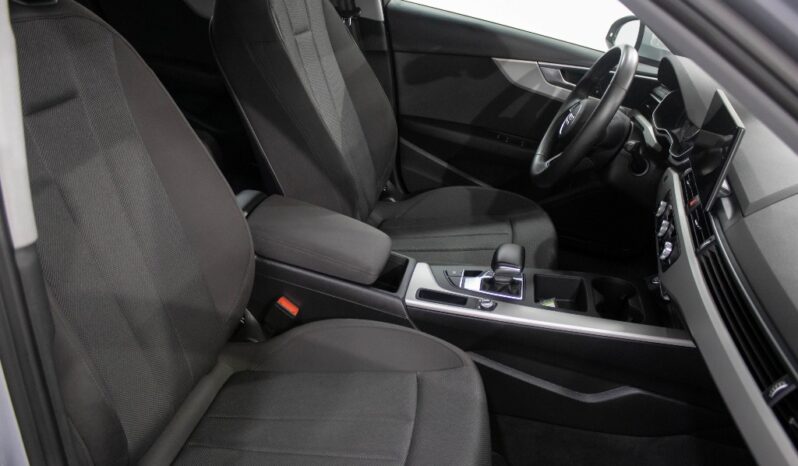 AUDI A4 Avant 30 TDI S TRONIC completo