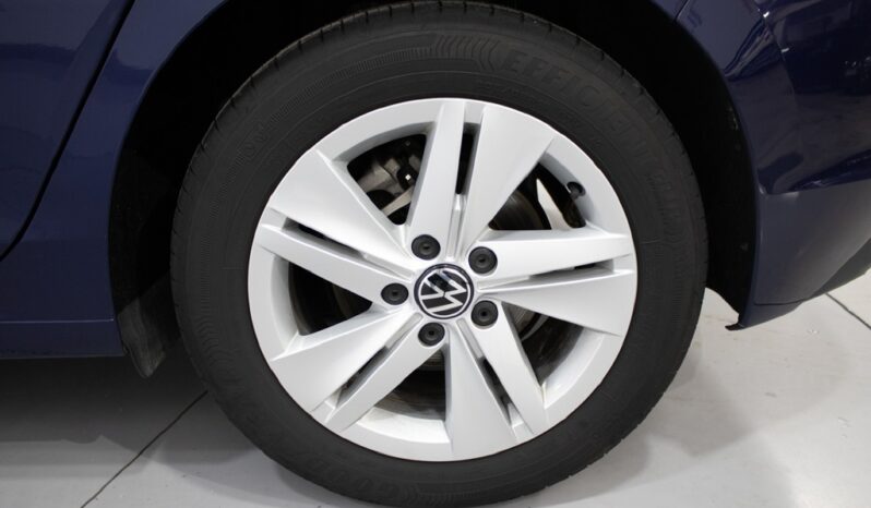 VOLKSWAGEN Golf VIII 1.0 TSI completo