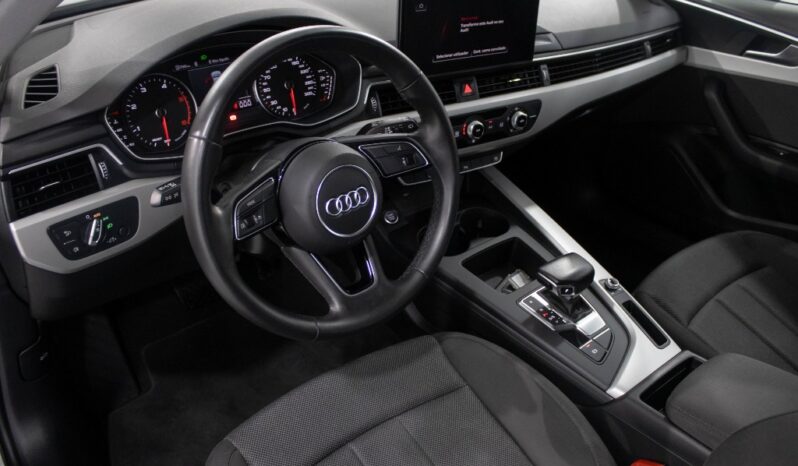AUDI A4 Avant 30 TDI S TRONIC completo