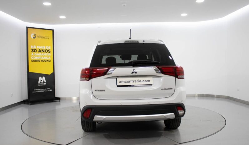 MITSUBISHI Outlander 2.2 DI-D INSTYLE NAVI completo