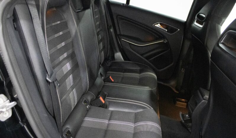 MERCEDES-BENZ Classe CLA 180 D URBAN completo