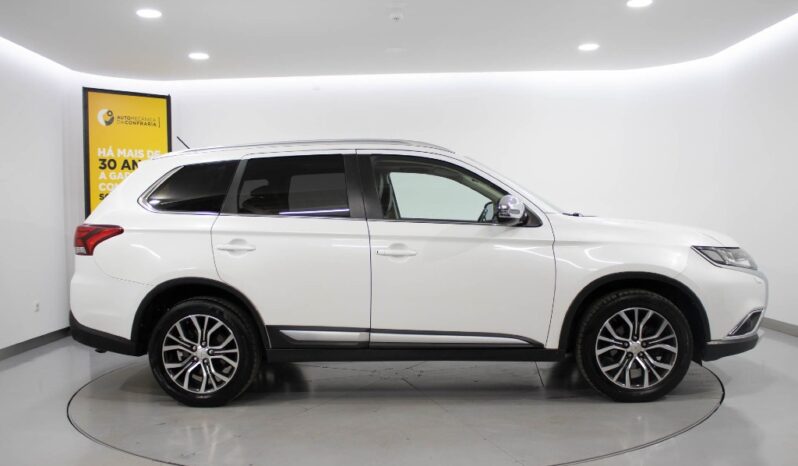 MITSUBISHI Outlander 2.2 DI-D INSTYLE NAVI completo