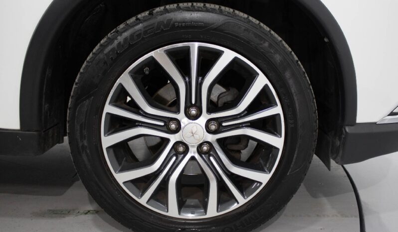 MITSUBISHI Outlander 2.2 DI-D INSTYLE NAVI completo