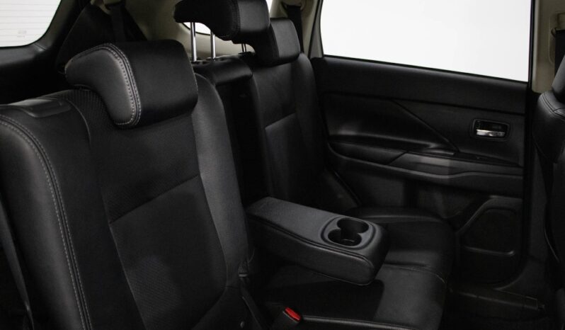 MITSUBISHI Outlander 2.2 DI-D INSTYLE NAVI completo