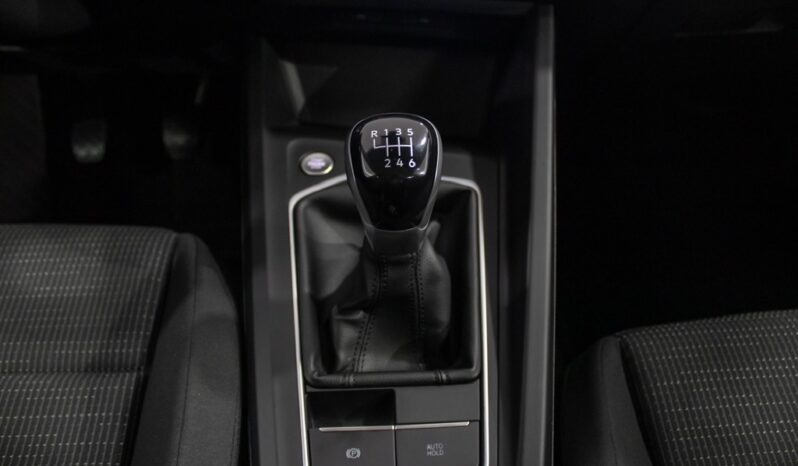VOLKSWAGEN Golf VIII 1.0 TSI completo