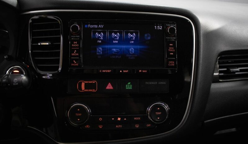 MITSUBISHI Outlander 2.2 DI-D INSTYLE NAVI completo