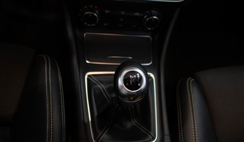 MERCEDES-BENZ Classe CLA 180 D URBAN completo