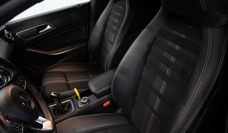 MERCEDES-BENZ Classe CLA 180 D URBAN completo
