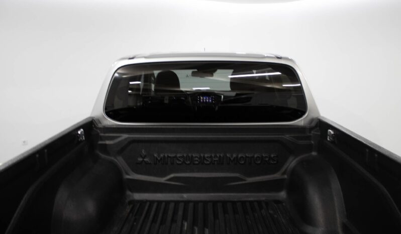 MITSUBISHI L 200 2.3 DI-D CLUB INVITE STRAKAR LOOK 4WD completo