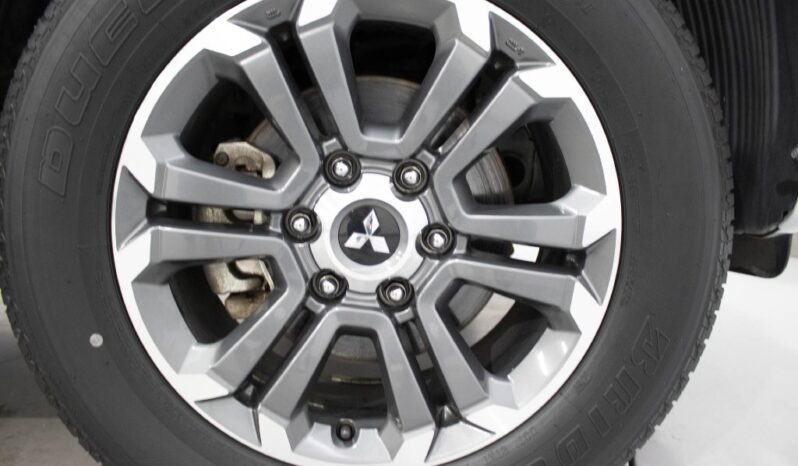 MITSUBISHI L 200 2.3 DI-D CLUB INVITE STRAKAR LOOK 4WD completo