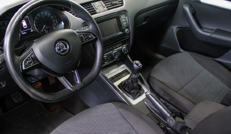 SKODA Octavia Break 1.6 TDI GREENLINE completo