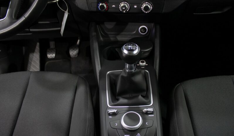 AUDI Q2 30 TDI completo