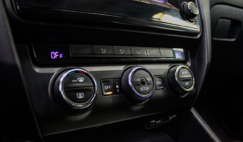 SKODA Octavia Break 1.6 TDI GREENLINE completo